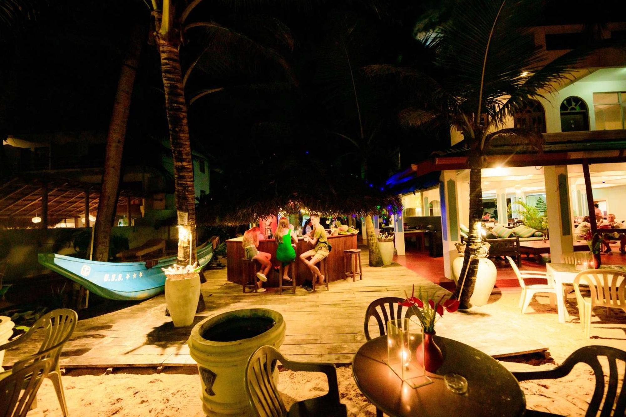 Royal Beach Hotel & Restaurant Hikkaduwa Exterior foto