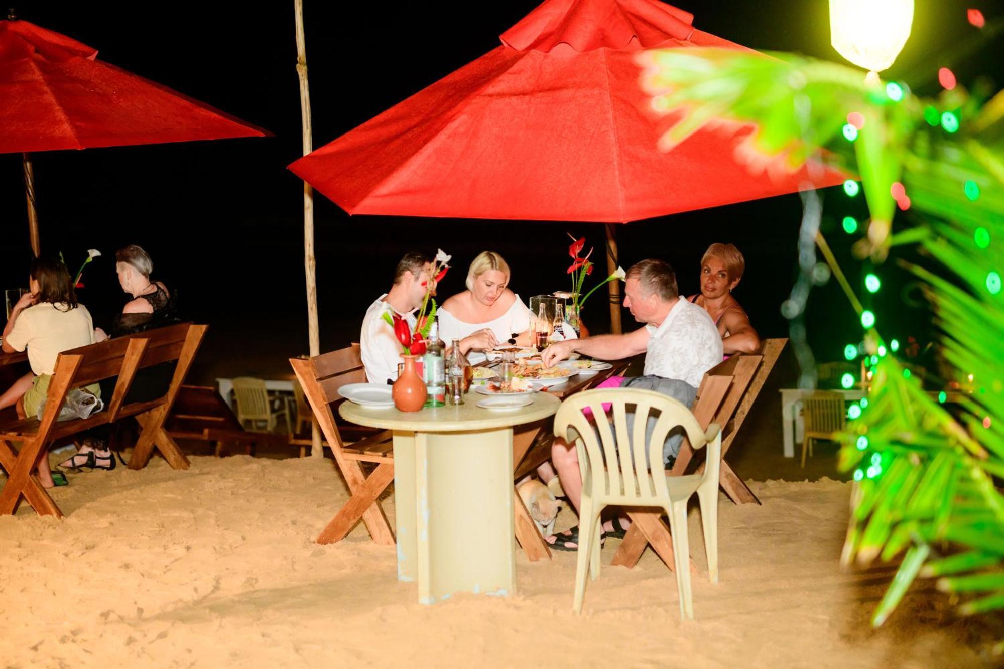 Royal Beach Hotel & Restaurant Hikkaduwa Exterior foto