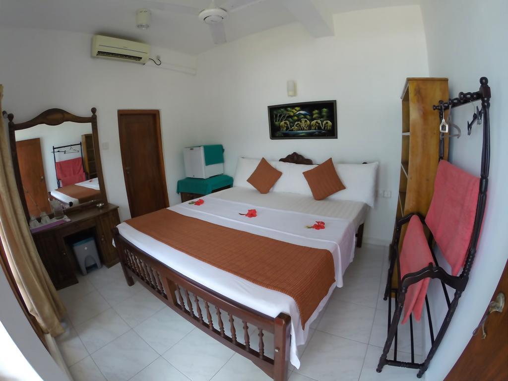 Royal Beach Hotel & Restaurant Hikkaduwa Exterior foto